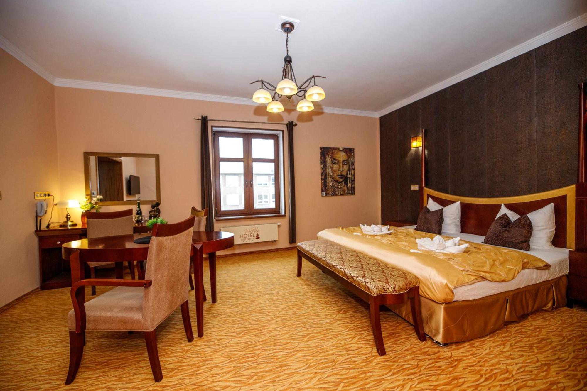 Wellness Hotel Beethoven Chomutov Bagian luar foto