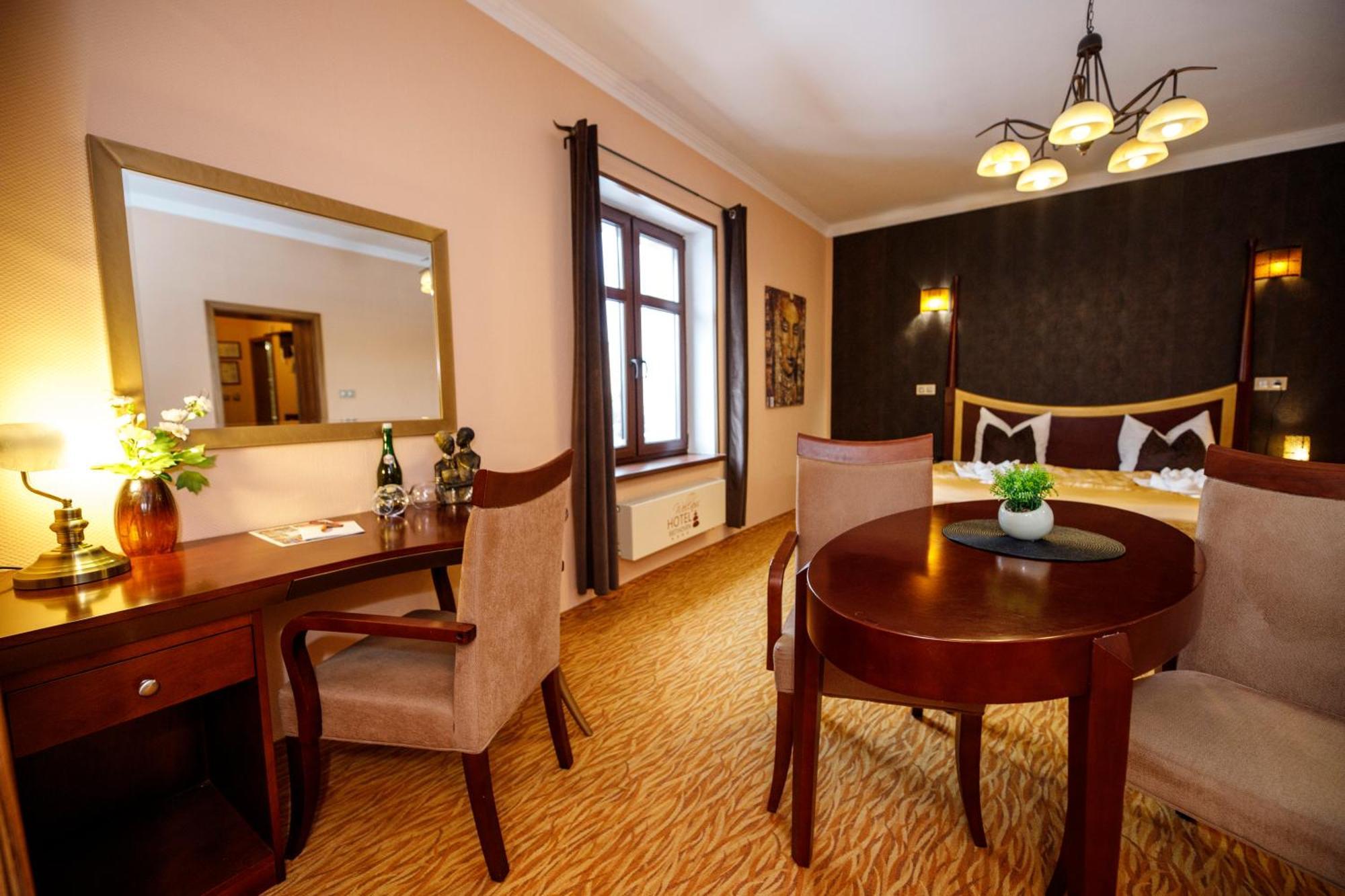 Wellness Hotel Beethoven Chomutov Bagian luar foto