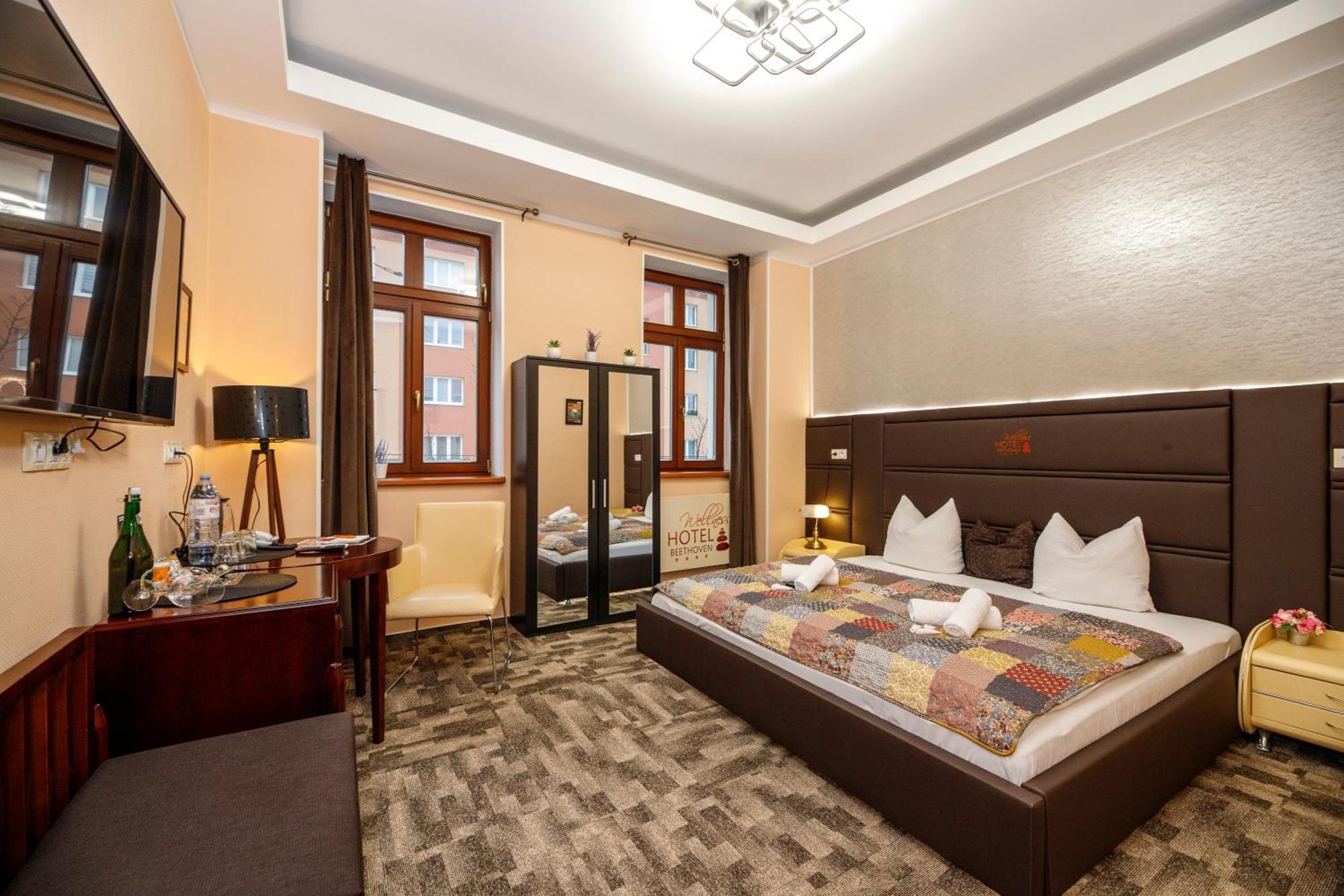 Wellness Hotel Beethoven Chomutov Bagian luar foto