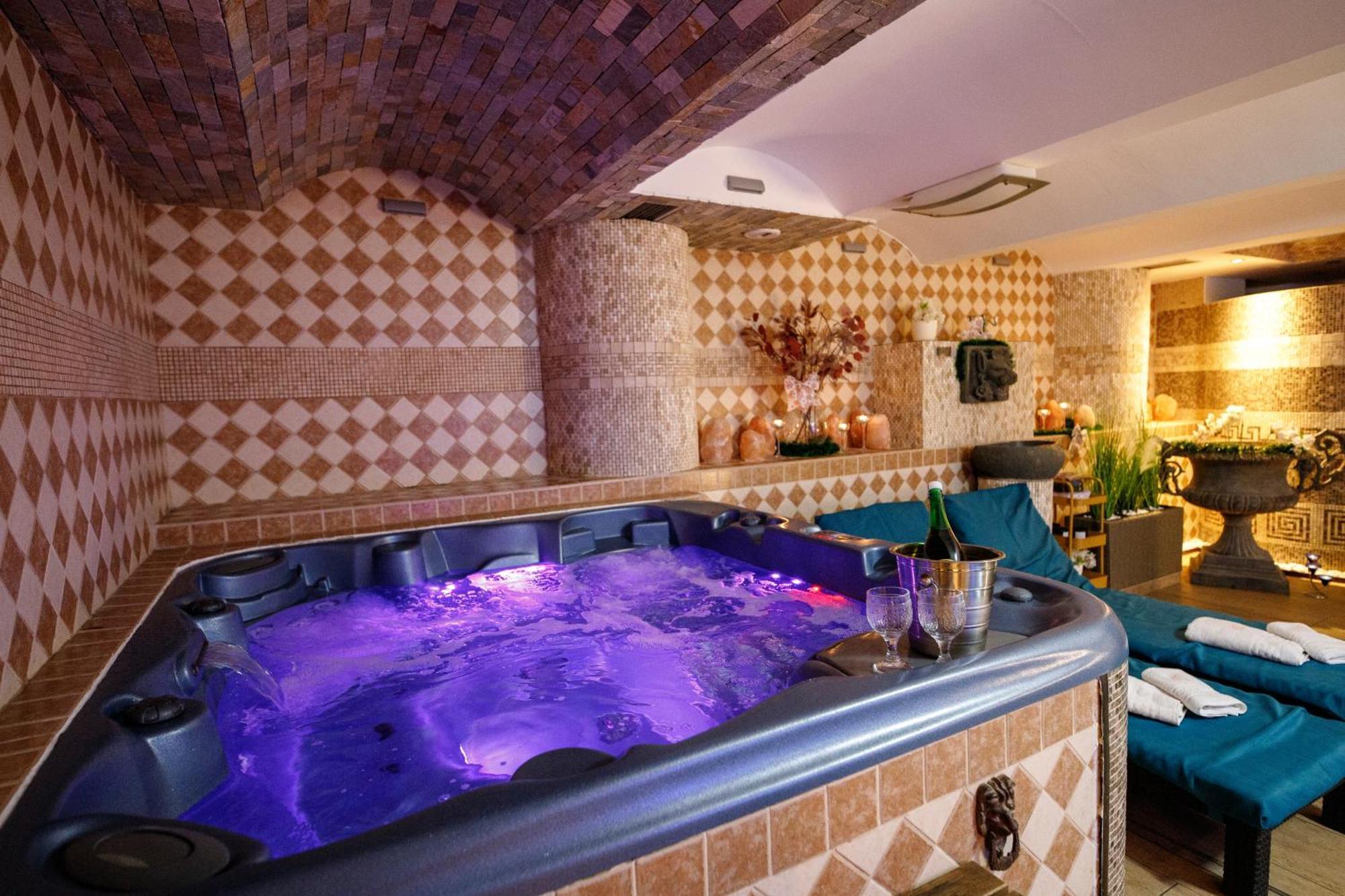 Wellness Hotel Beethoven Chomutov Bagian luar foto