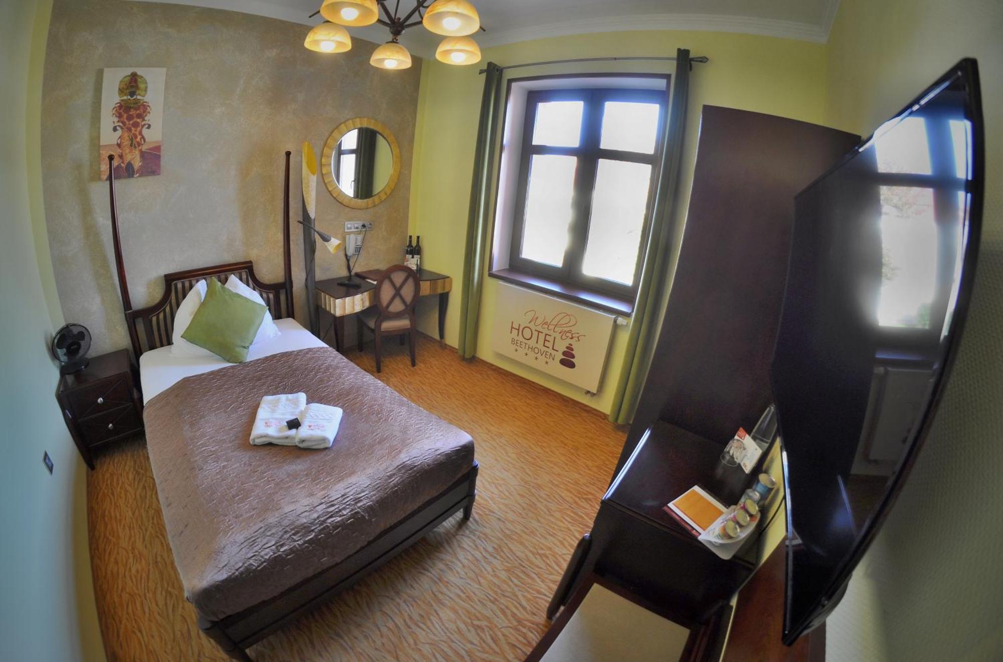 Wellness Hotel Beethoven Chomutov Bagian luar foto