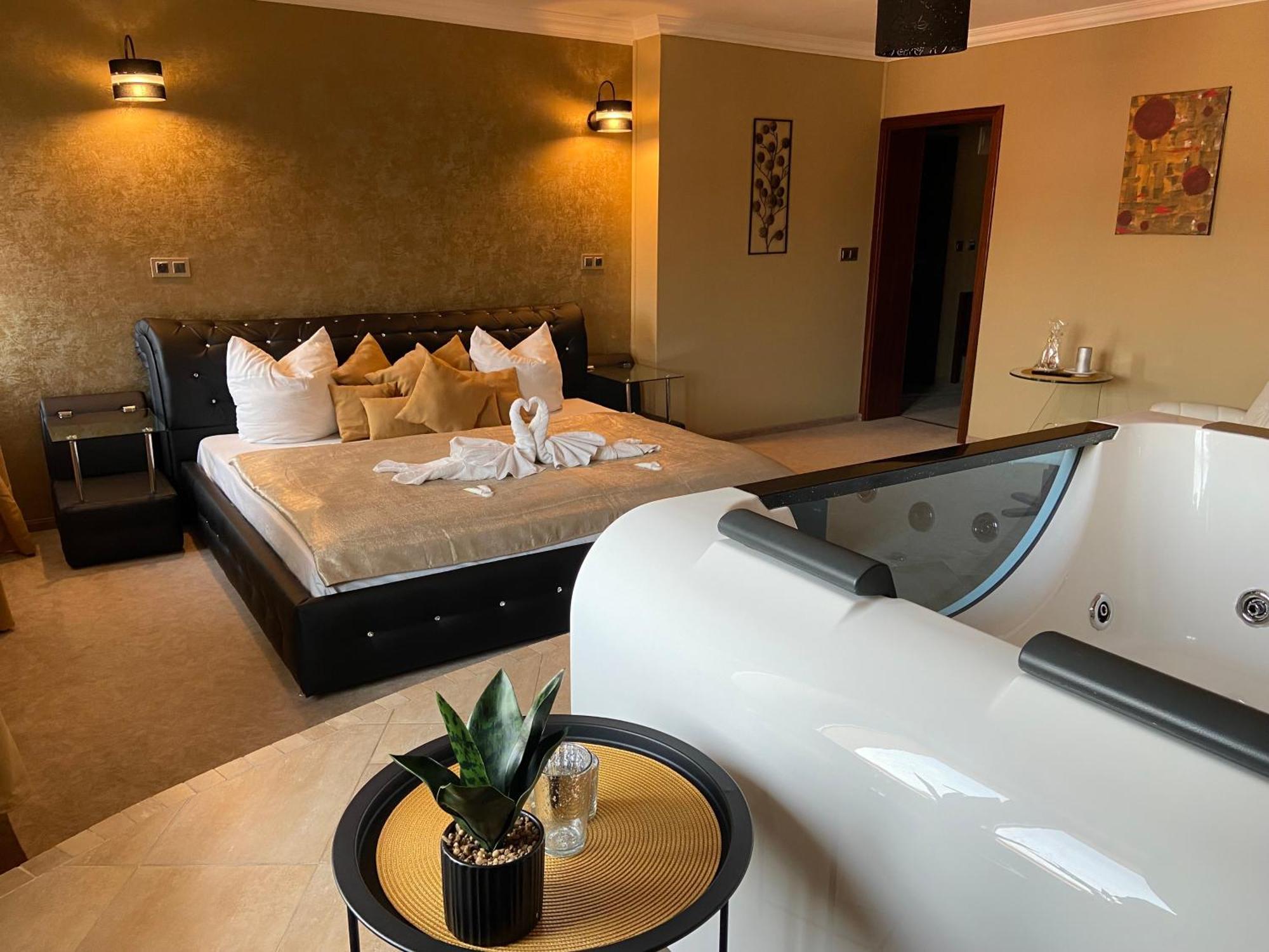 Wellness Hotel Beethoven Chomutov Bagian luar foto