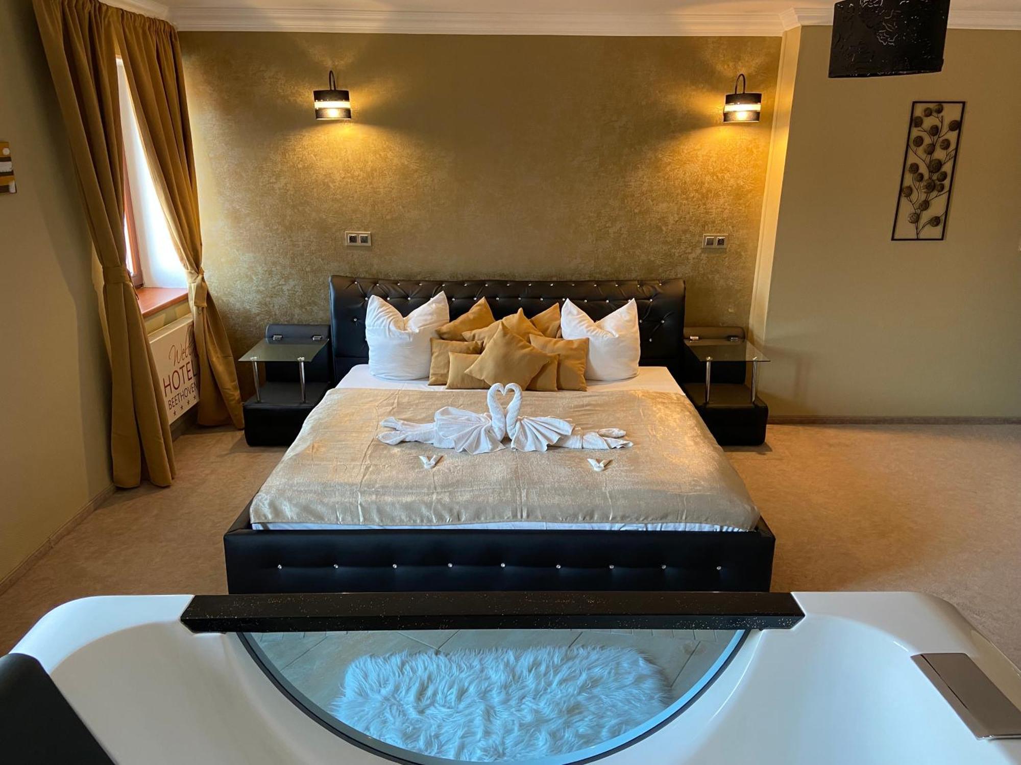 Wellness Hotel Beethoven Chomutov Bagian luar foto