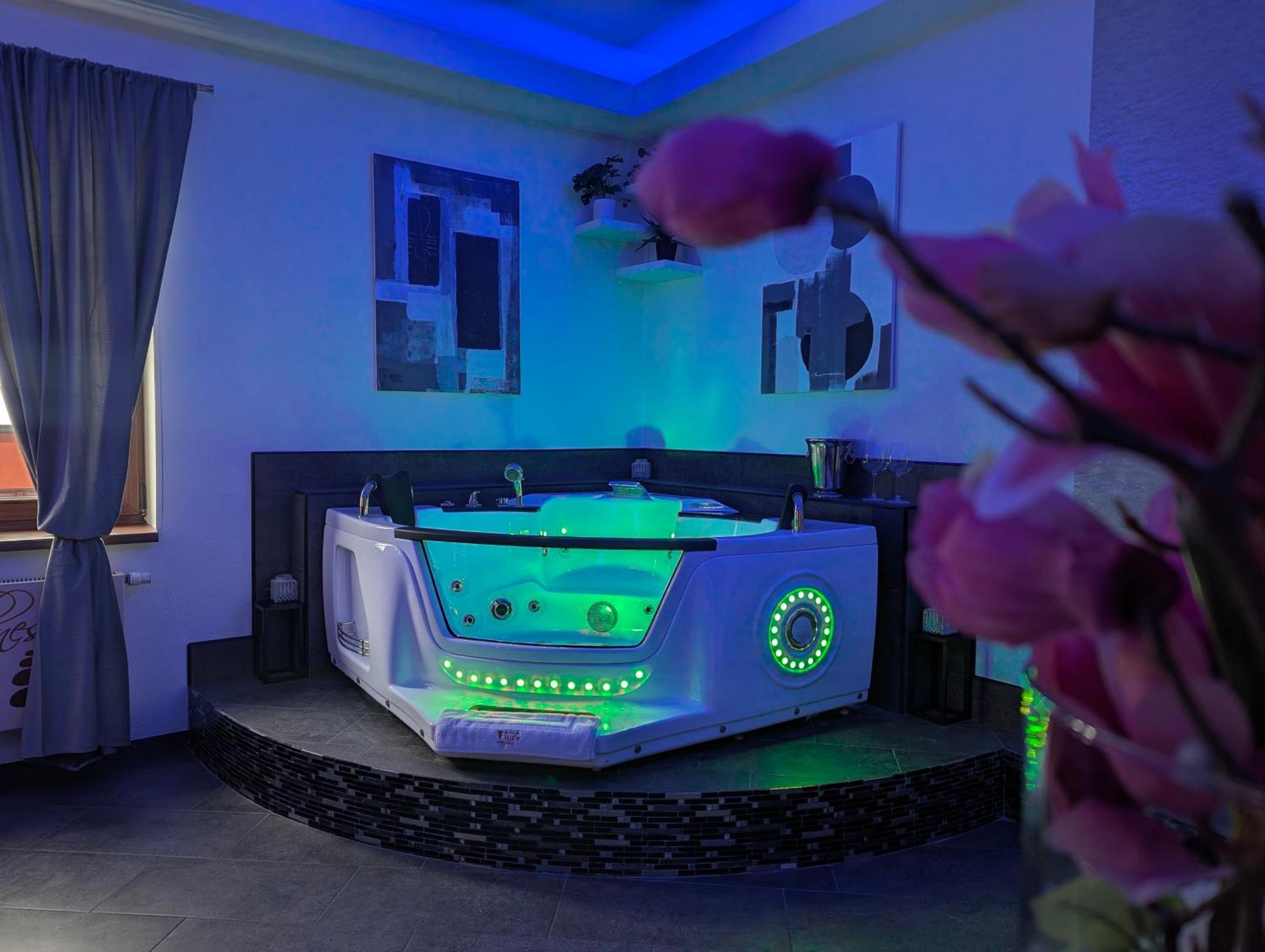 Wellness Hotel Beethoven Chomutov Bagian luar foto