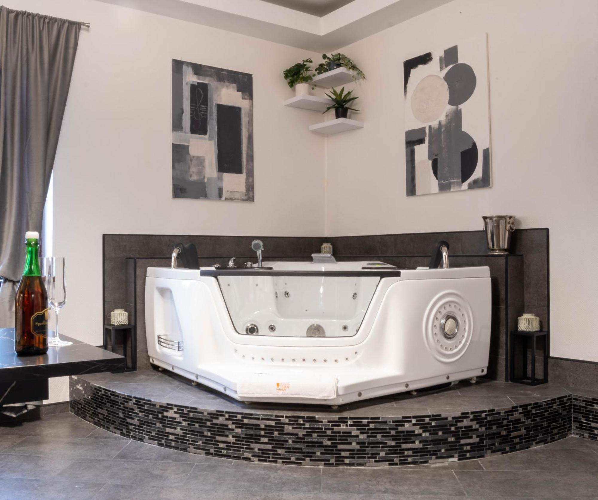 Wellness Hotel Beethoven Chomutov Bagian luar foto