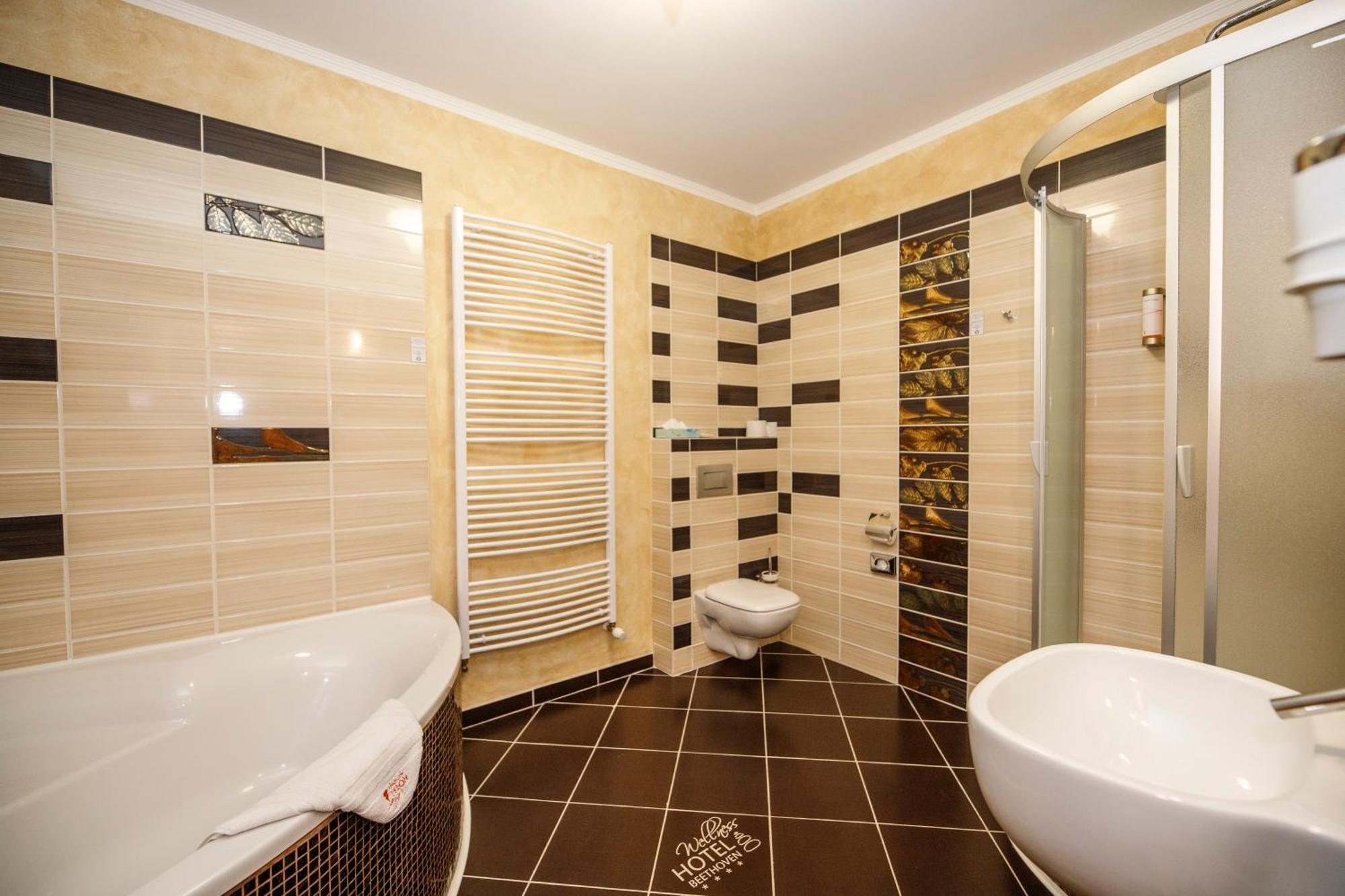 Wellness Hotel Beethoven Chomutov Bagian luar foto