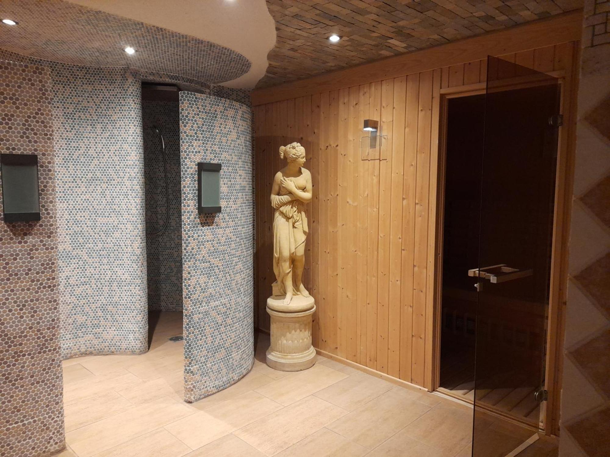 Wellness Hotel Beethoven Chomutov Bagian luar foto