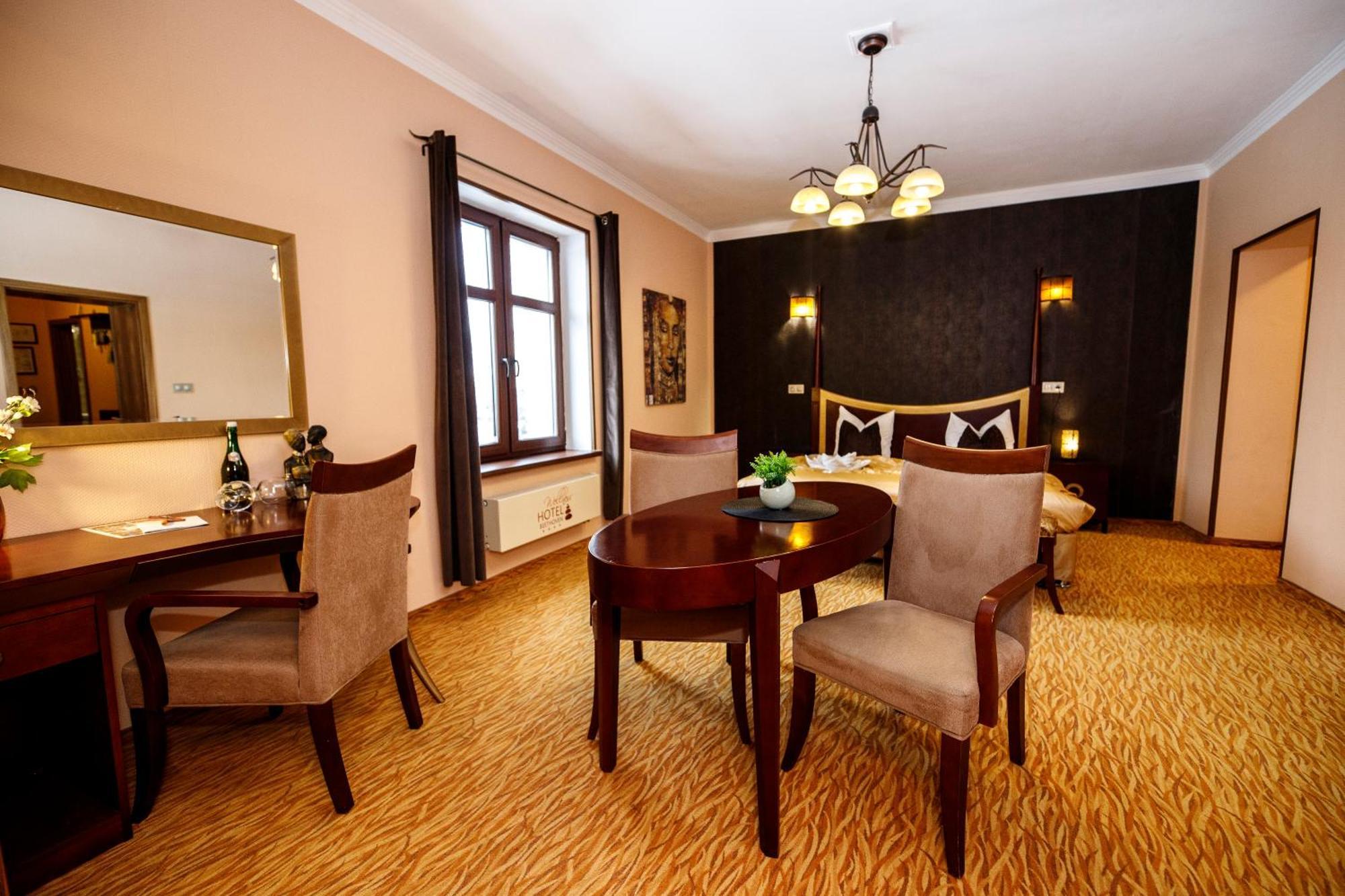 Wellness Hotel Beethoven Chomutov Bagian luar foto
